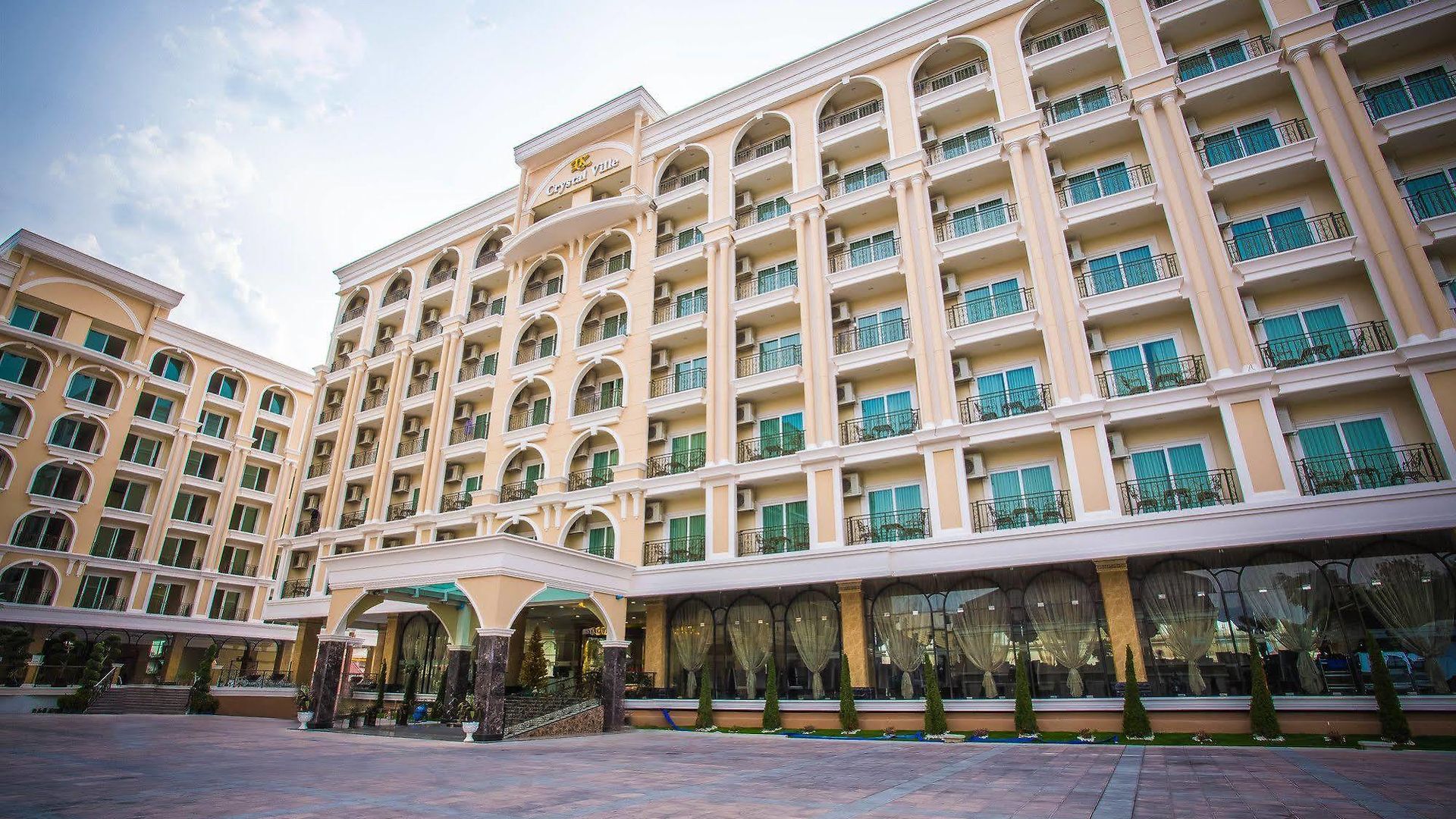 โรงแรม Crystal 5*