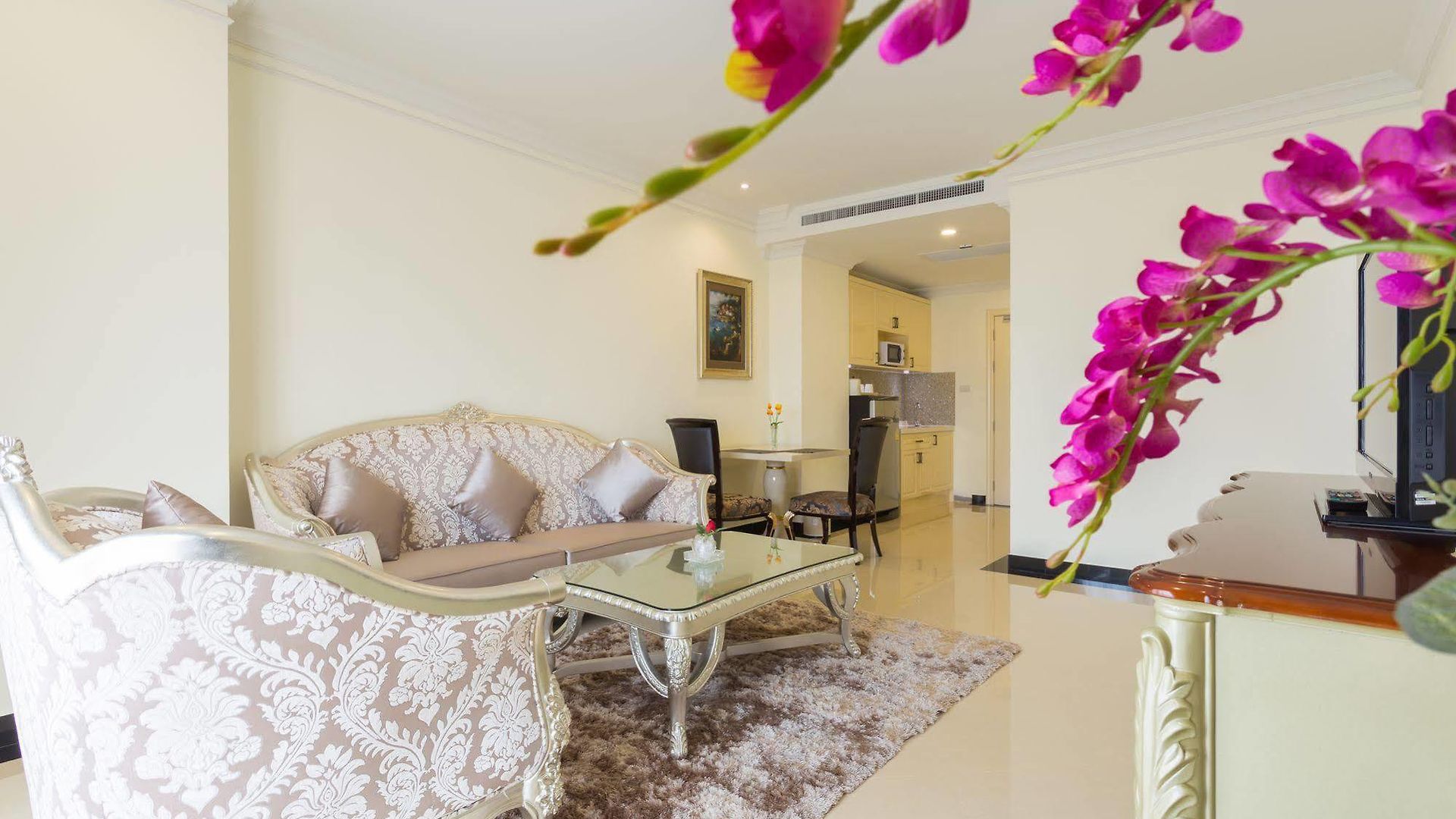 Crystal โรงแรม 5*