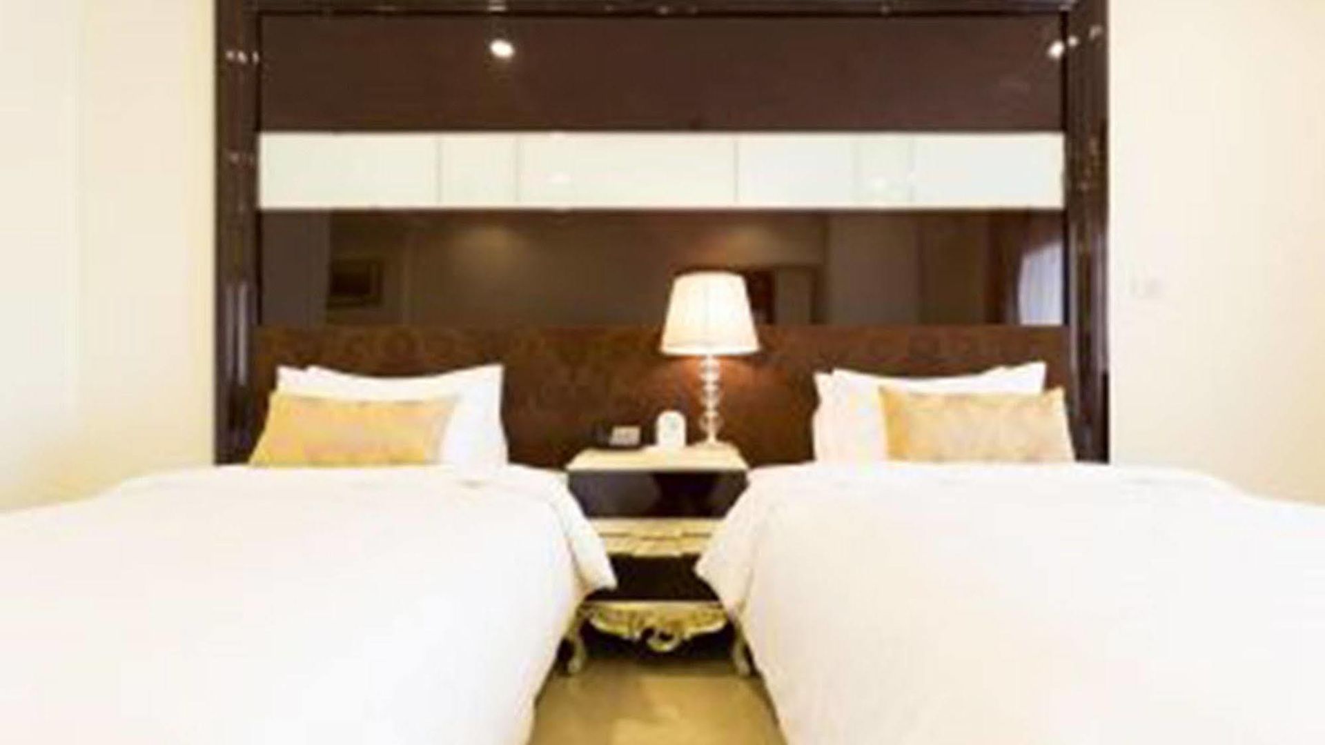 Crystal โรงแรม