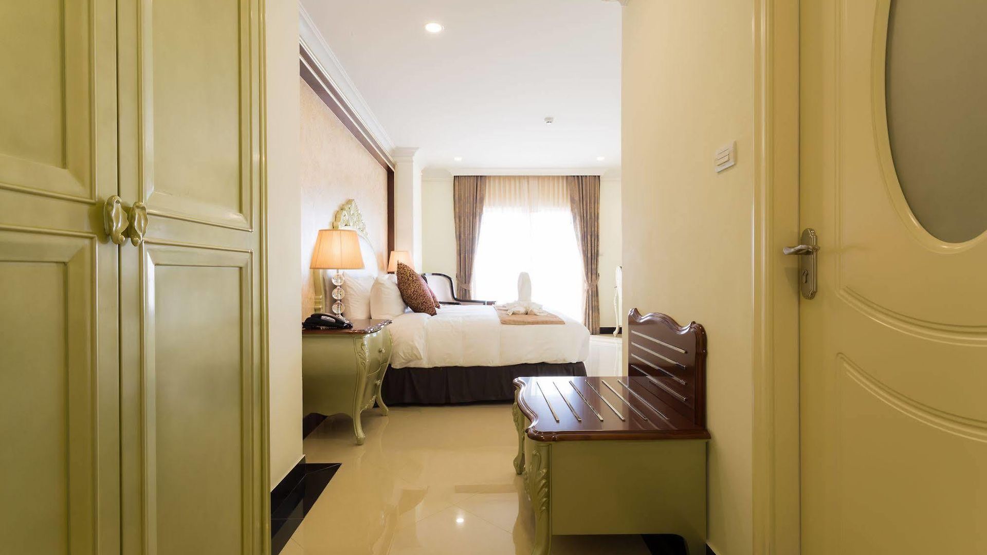โรงแรม Crystal 5*