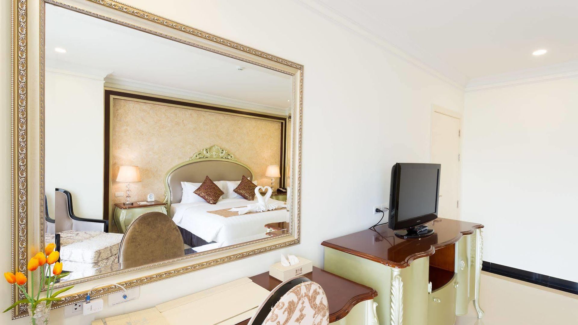 โรงแรม Crystal Pattaya