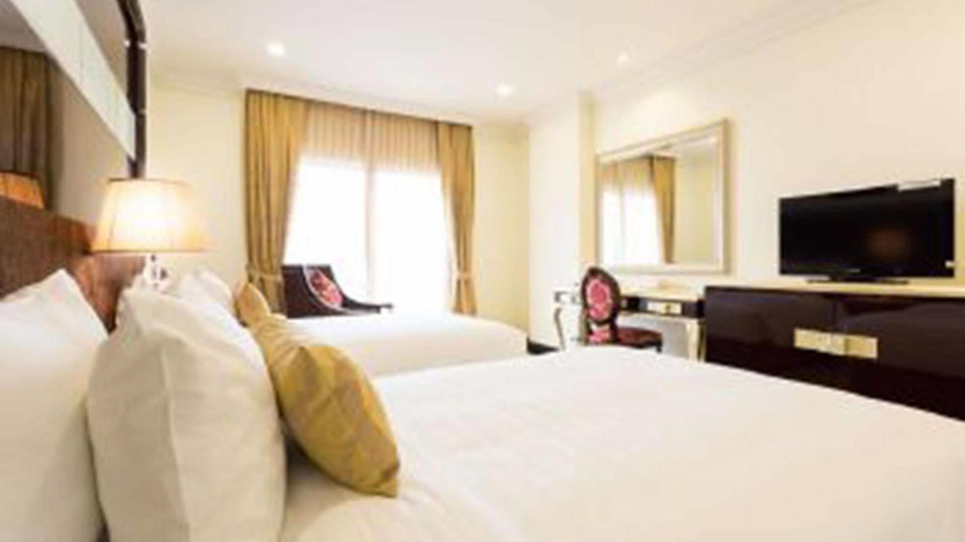 โรงแรม Crystal 5*