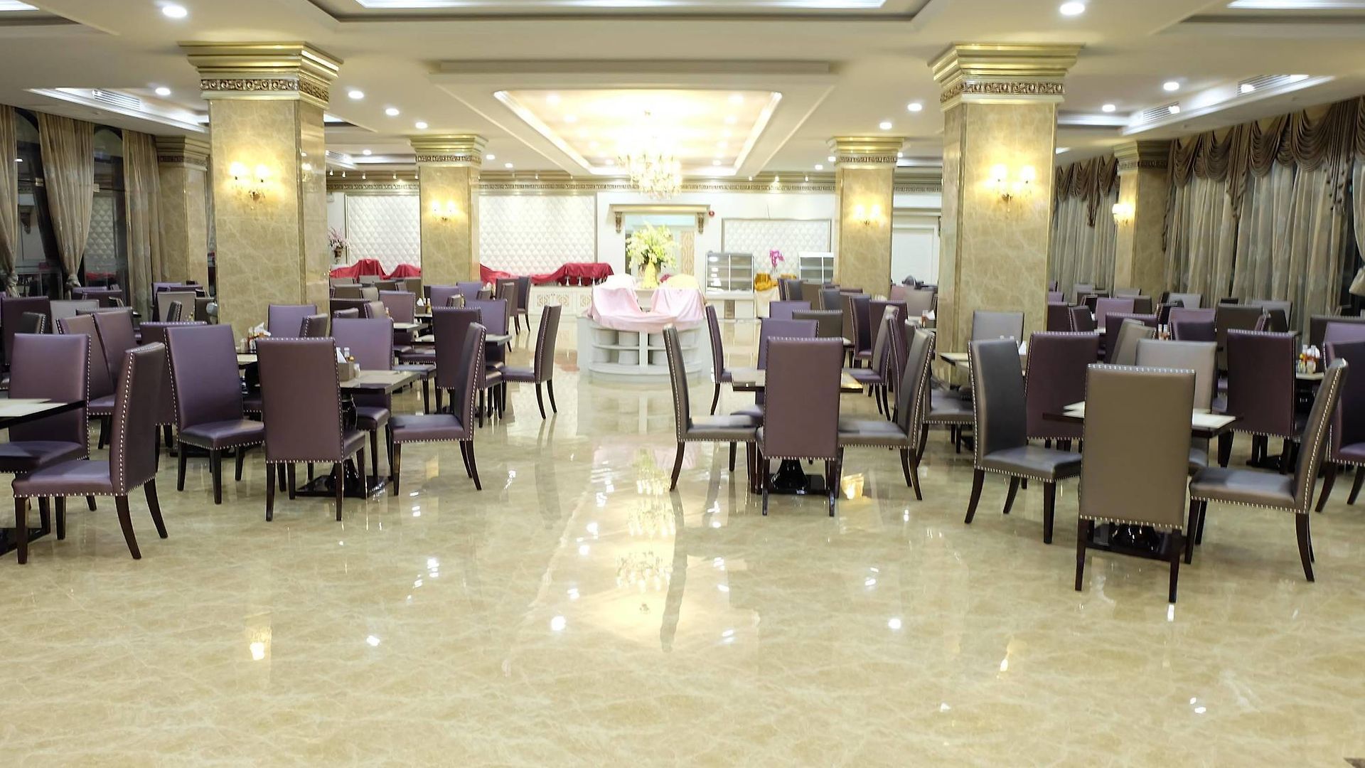 Crystal โรงแรม 5*