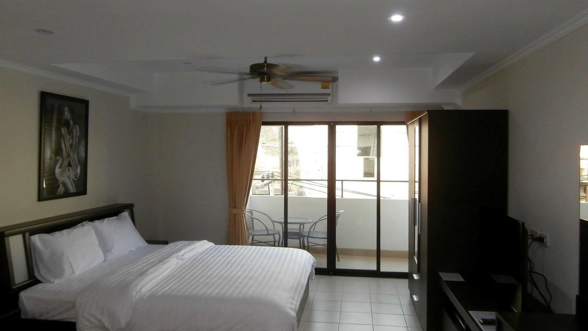 The Classroom Hotel 3*