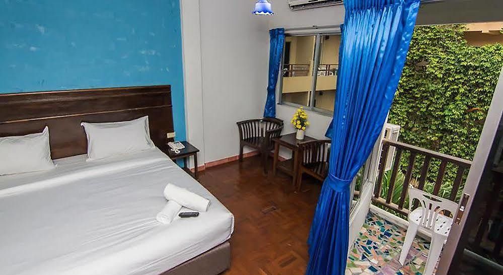 โรงแรม สุทัศน์ คอร์ท 4 3*