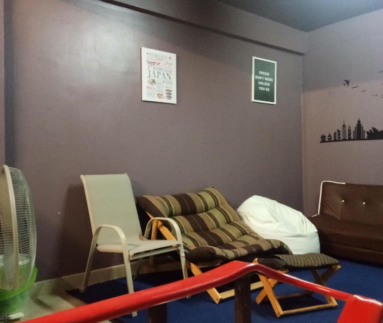 Backpackers (adults Only) *