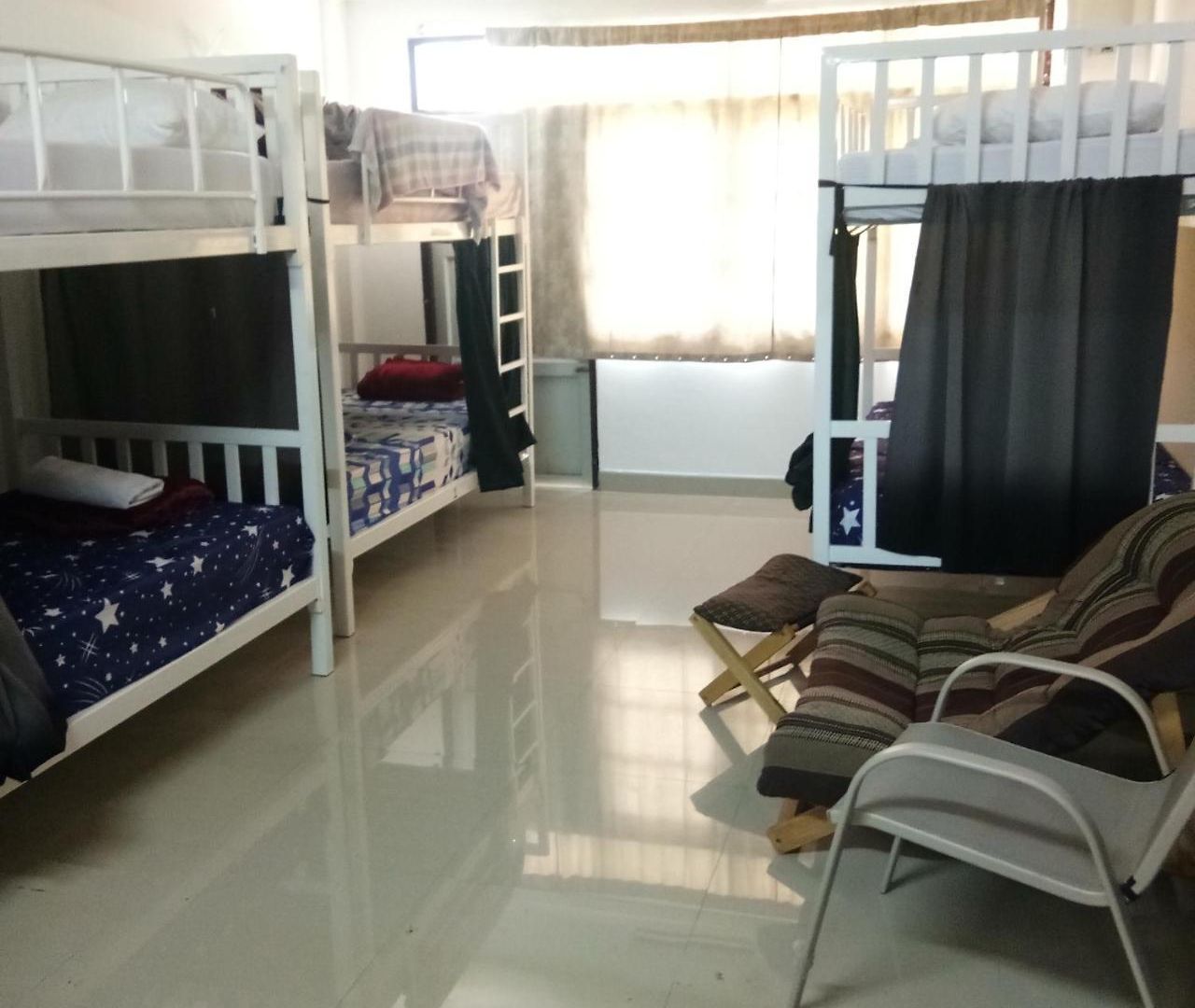 Backpackers (adults Only) *