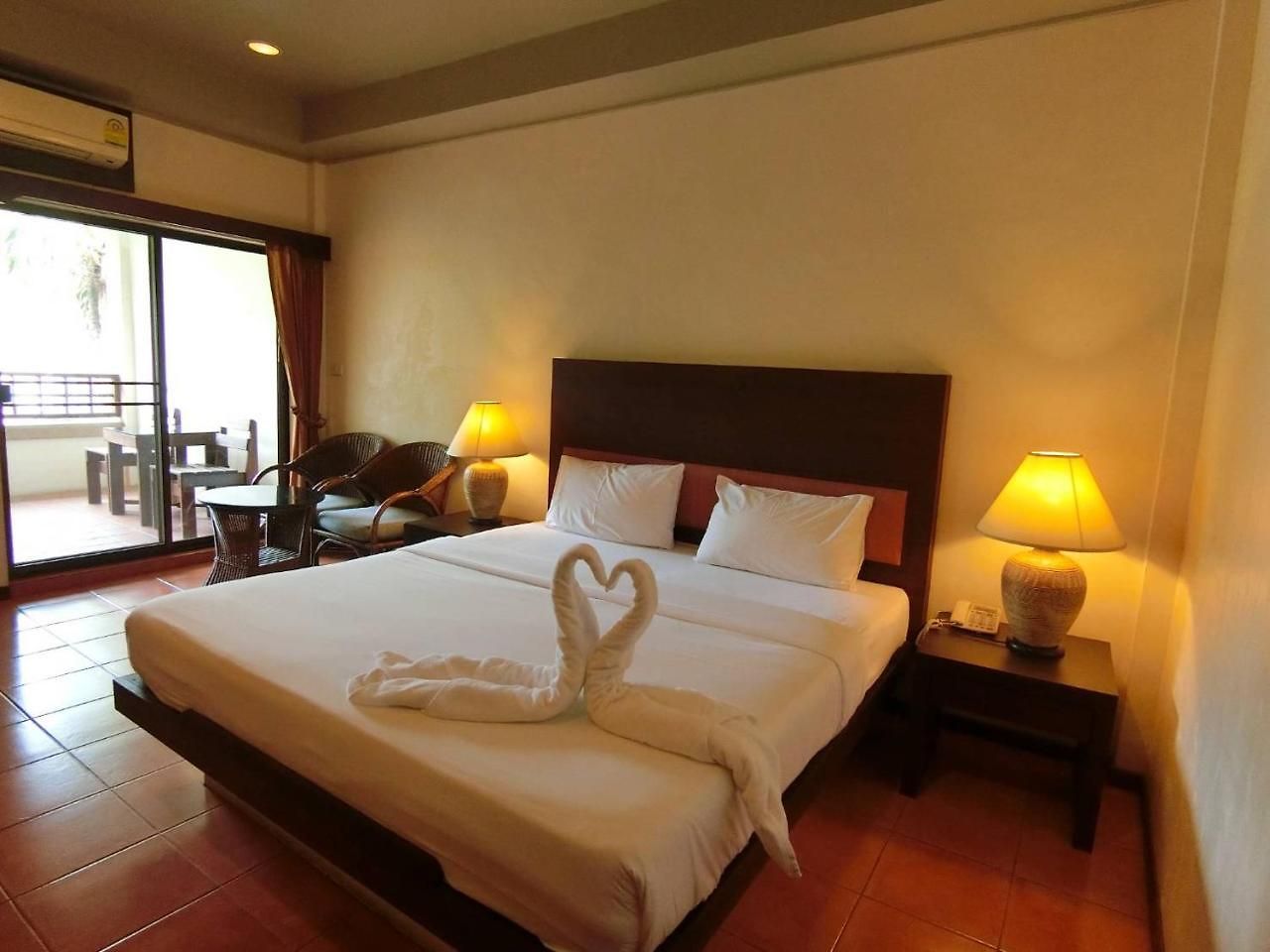 โรงแรม The 2*