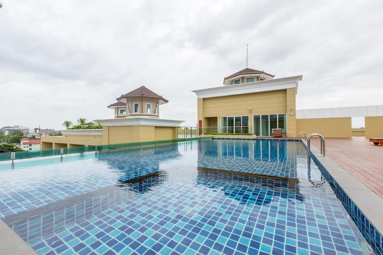 โรงแรม Crystal Luxury