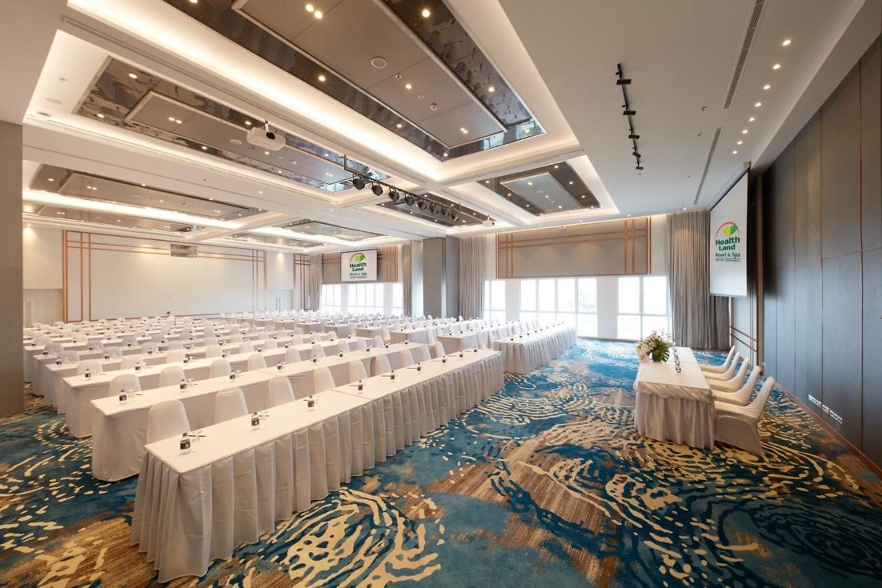 Health Land & โรงแรม 5*