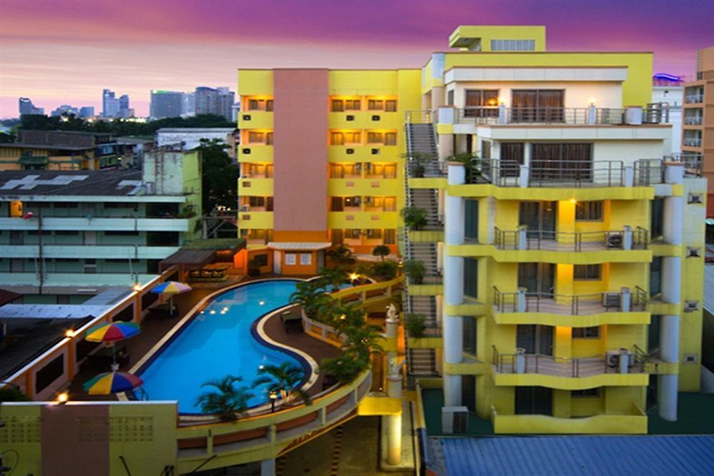 โรงแรมอีสท์ตินี่ โรงแรม 3*