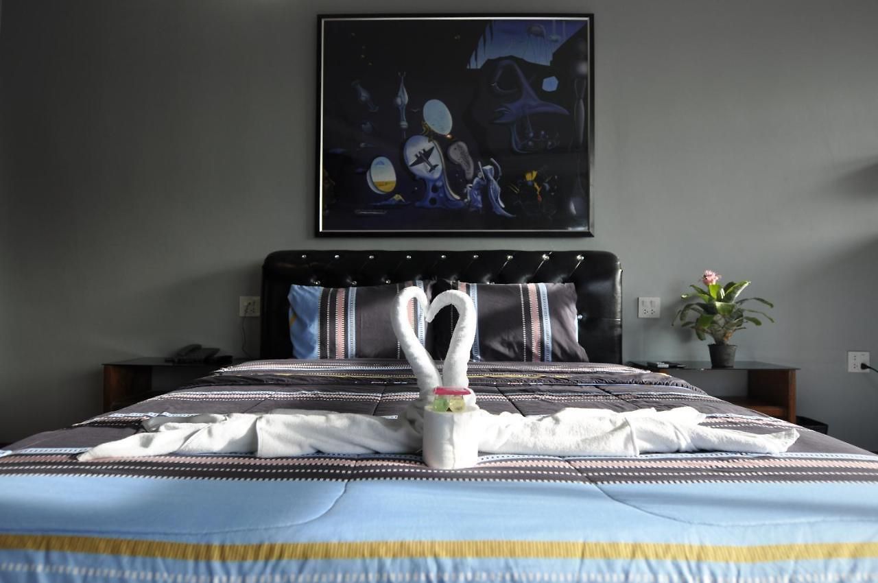 Koenig Mansion โรงแรม 4*
