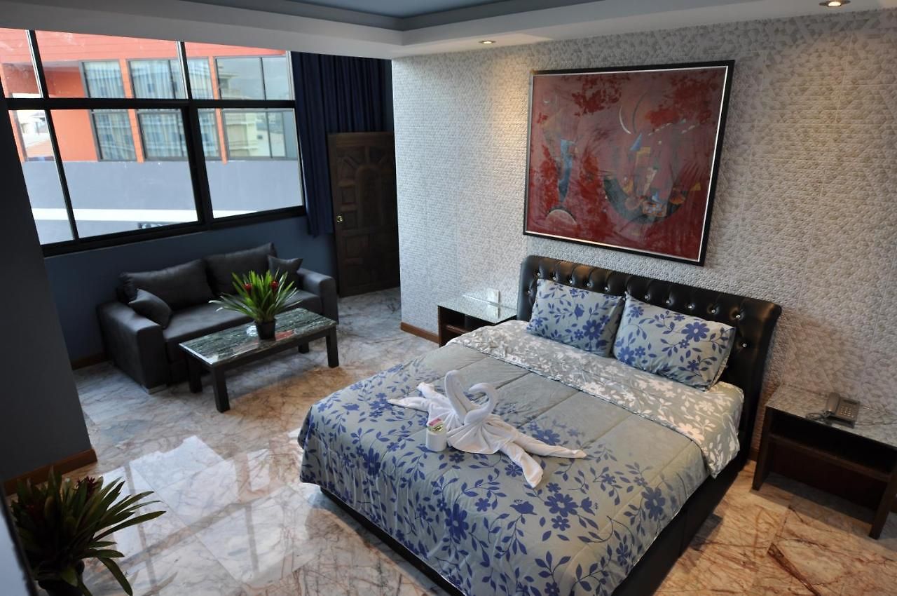 Koenig Mansion โรงแรม