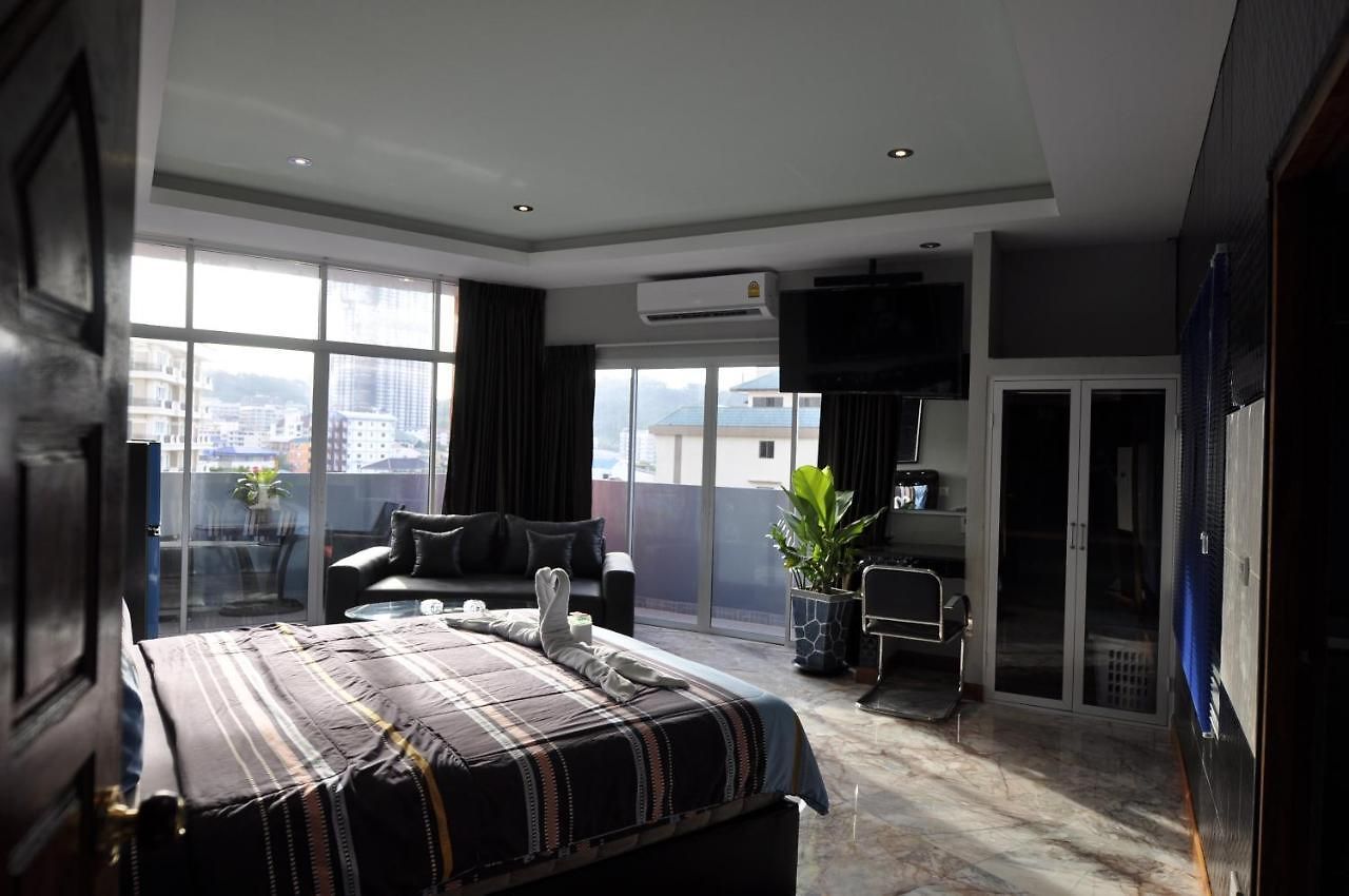 Koenig Mansion โรงแรม 4*