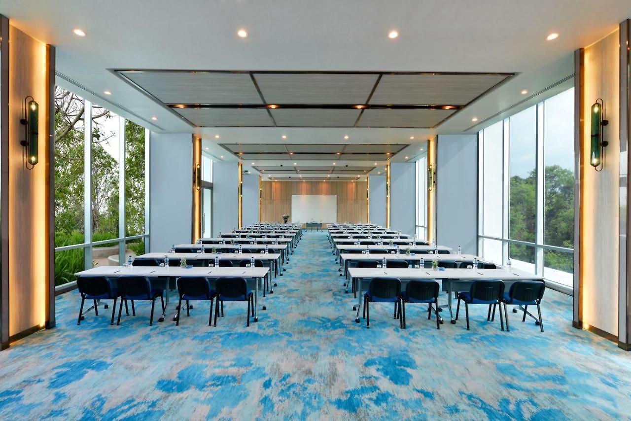 โรงแรม Centre Point Prime 5*