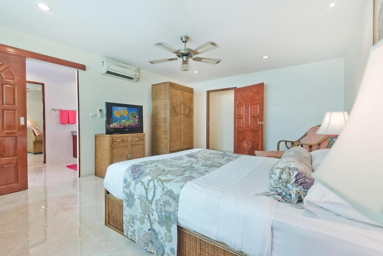 อพาร์ทเม้น Butterfly Garden Boutique Residences Large Luxury Apts And A Lifetsyle Destination By Neang, Everything Need Right Here 1-3 Bedrooms 110 To 190 Sq Mtrs, 2 Full Bathrooms, Rain Shower, Bath, Bbq, Free Wifi, Staff 24-7, Close To Beac