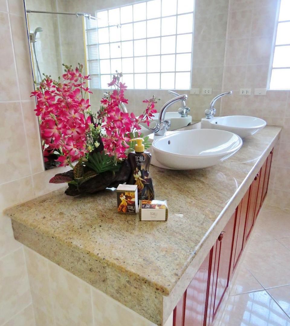 Butterfly Garden Boutique Residences Large Luxury Apts And A Lifetsyle Destination By Neang, Everything Need Right Here 1-3 Bedrooms 110 To 190 Sq Mtrs, 2 Full Bathrooms, Rain Shower, Bath, Bbq, Free Wifi, Staff 24-7, Close To Beac อพาร์ทเม้น *