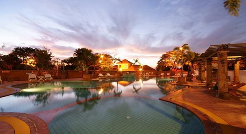 Cross Pratamnak โรงแรม 5*