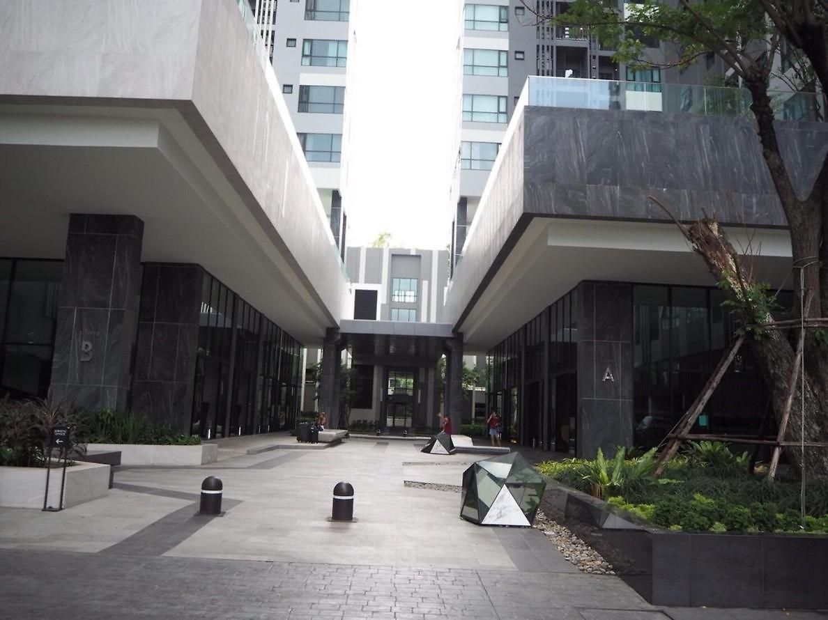 The Base Central 3*