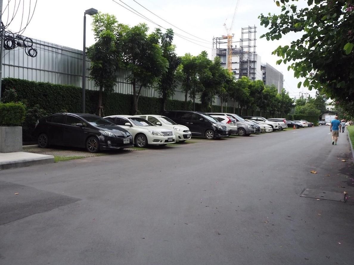 The Base Central อพาร์ตโฮเทล 3*