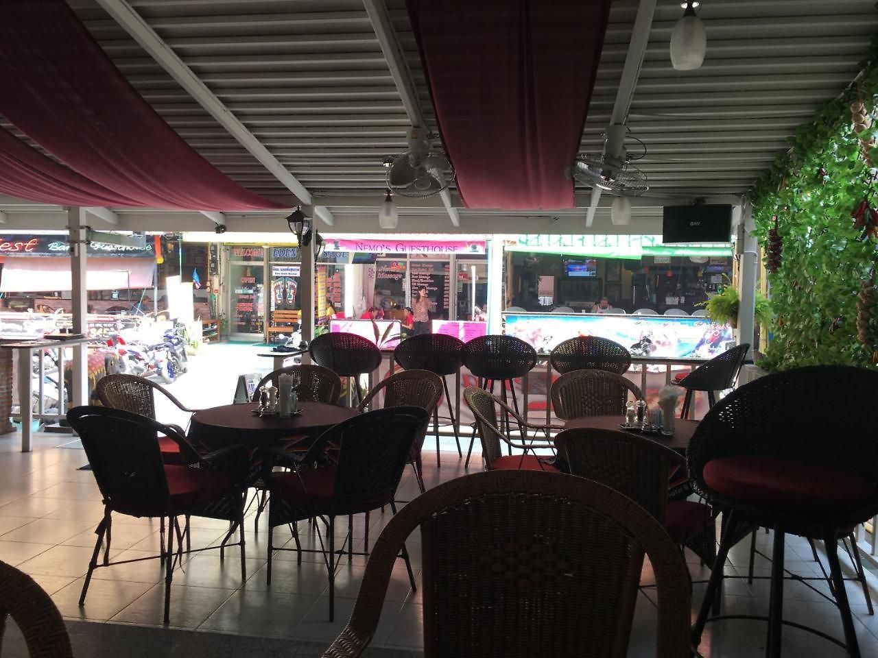 Zip & Restaurant โรงแรม 3*