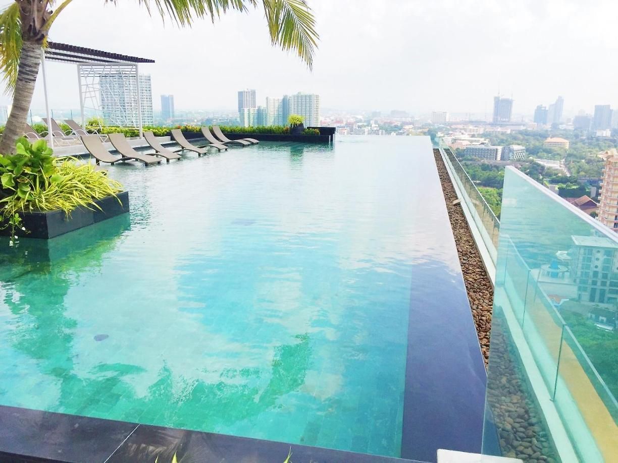 Sky Swimming Pool Riviera Pattaya