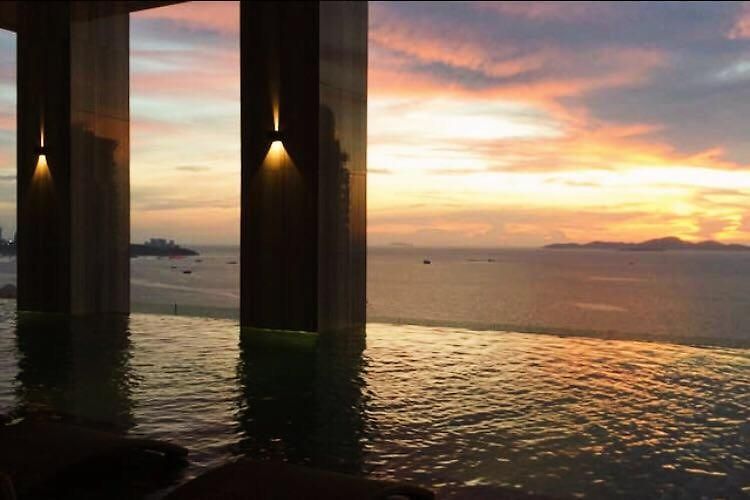 อพาร์ตโฮเทล Sky Swimming Pool Riviera Pattaya