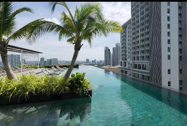 Sky Swimming Pool Riviera Pattaya