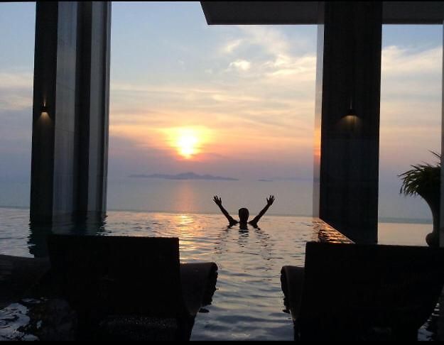 อพาร์ตโฮเทล Sky Swimming Pool Riviera Pattaya