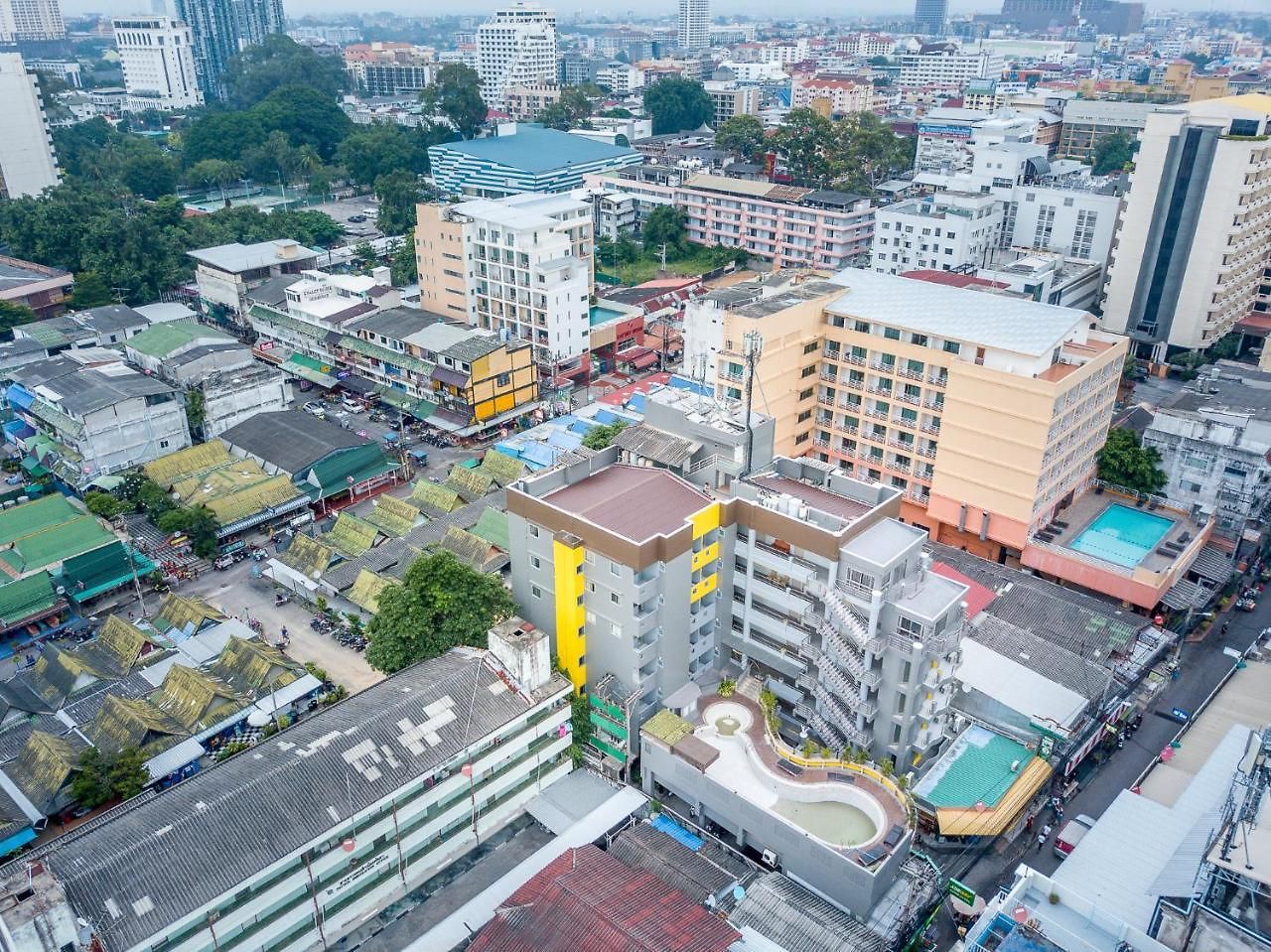 โรงแรมอีสท์ตินี่ 3*