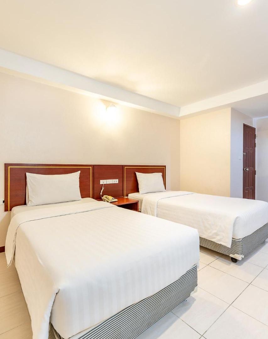 โรงแรม Eastiny Place 3*