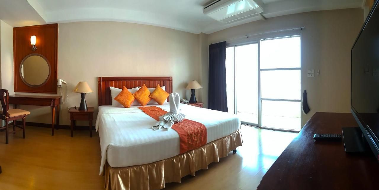 Eastiny Place โรงแรม 3*