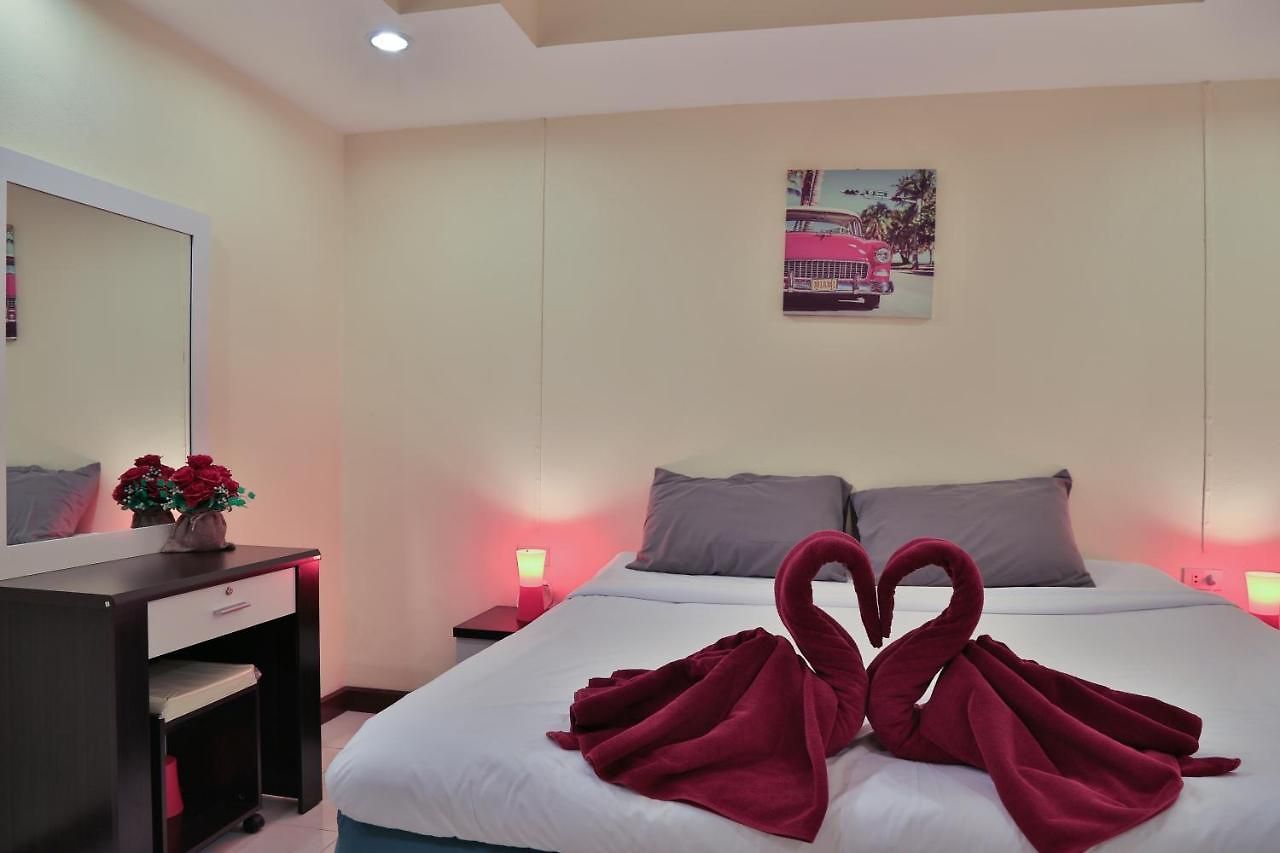 โรงแรม Harrys Bar & Restaurant Pattaya