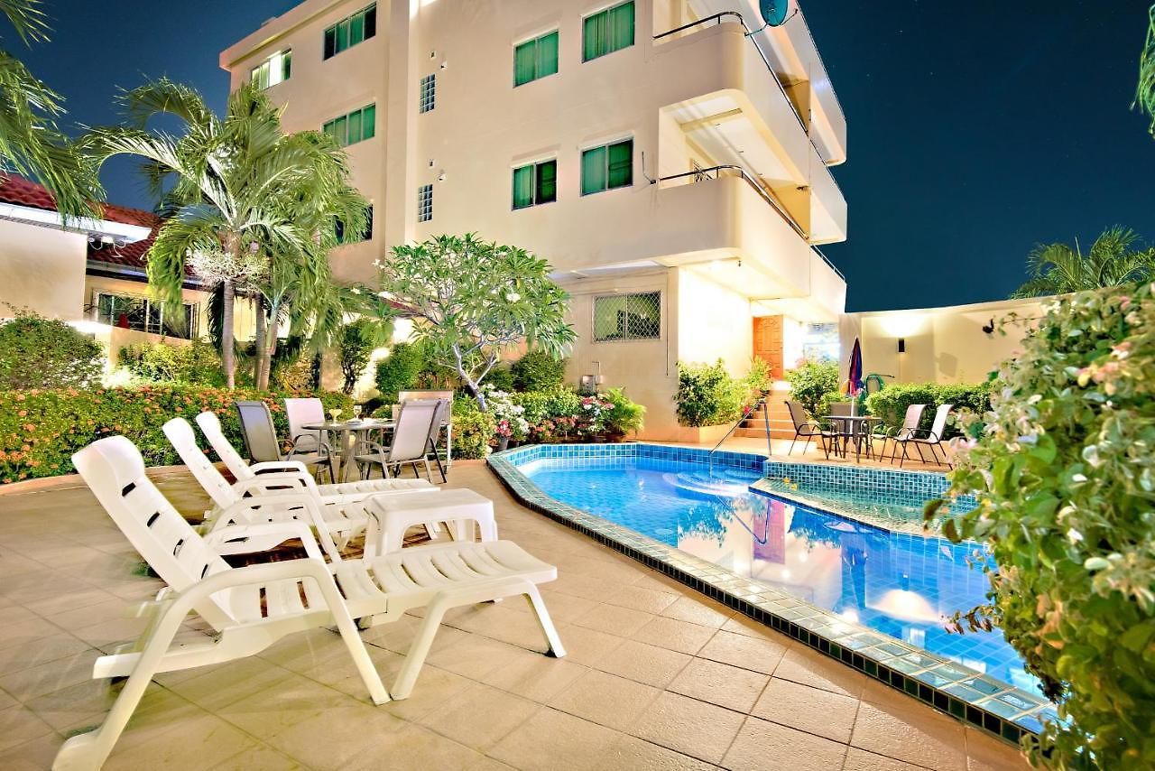 อพาร์ทเม้น Butterfly Garden Boutique Residences Large Luxury Apts And A Lifetsyle Destination By Neang, Everything Need Right Here 1-3 Bedrooms 110 To 190 Sq Mtrs, 2 Full Bathrooms, Rain Shower, Bath, Bbq, Free Wifi, Staff 24-7, Close To Beac
