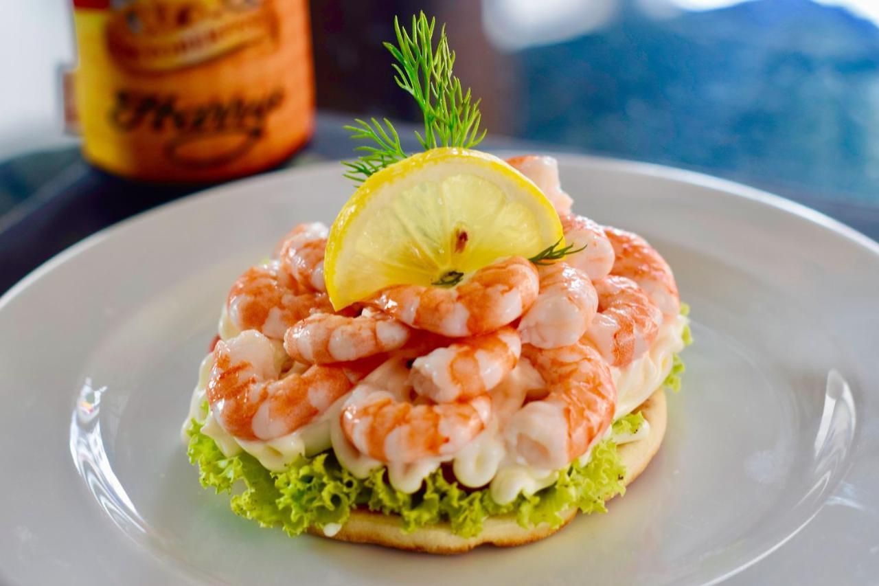โรงแรม Harrys Bar & Restaurant