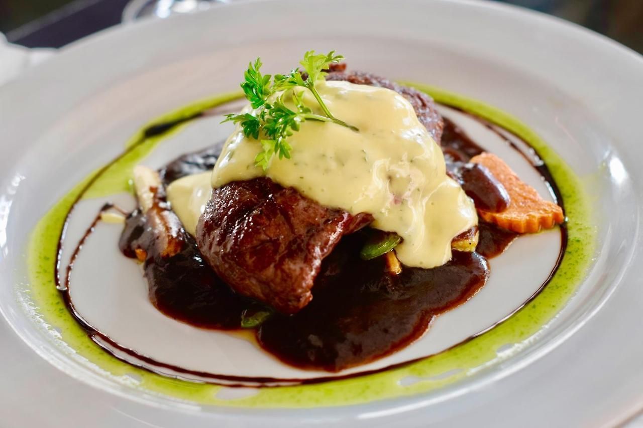 โรงแรม Harrys Bar & Restaurant 3*
