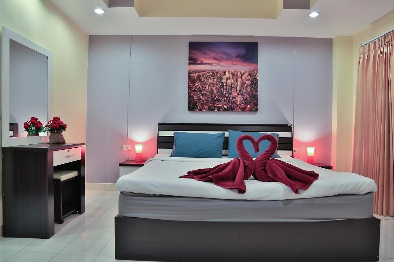 โรงแรม Harrys Bar & Restaurant Pattaya