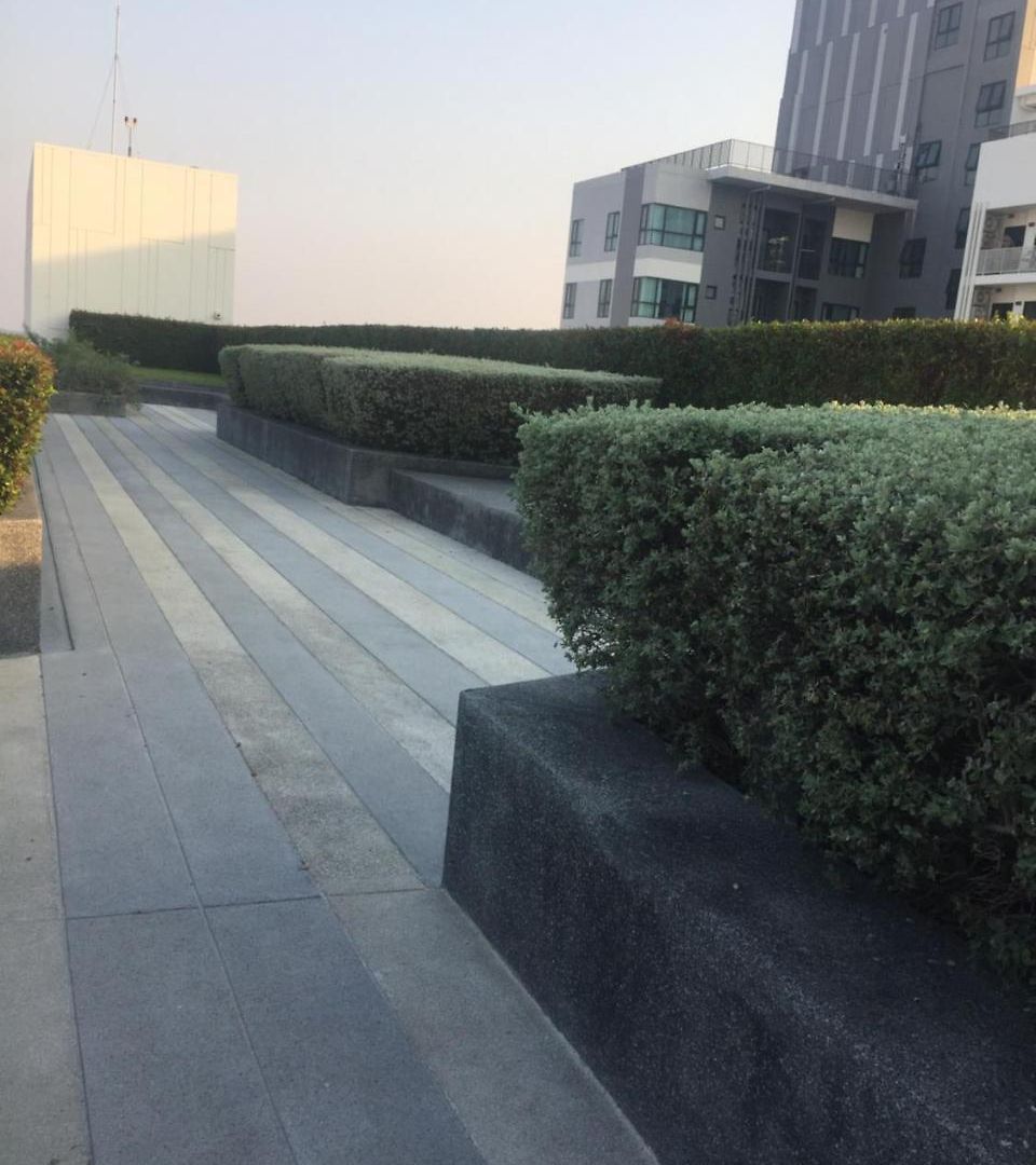 อพาร์ตโฮเทล The Base Central 3*