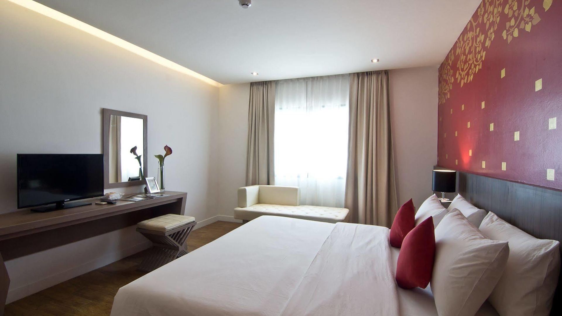 โรงแรม เทวัญ จอมเทียน พัทยา 4*
