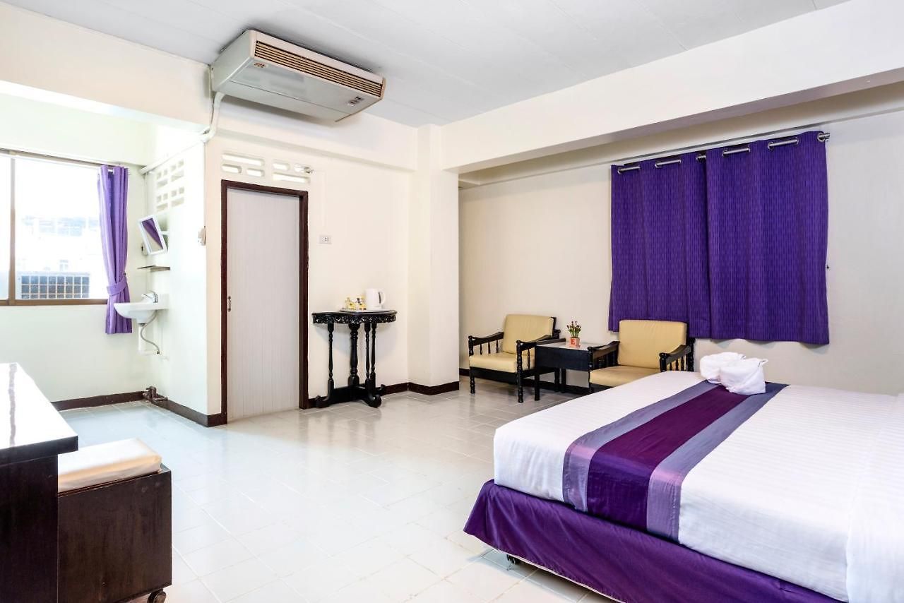 Sawasdee Sunshine โรงแรม 2*