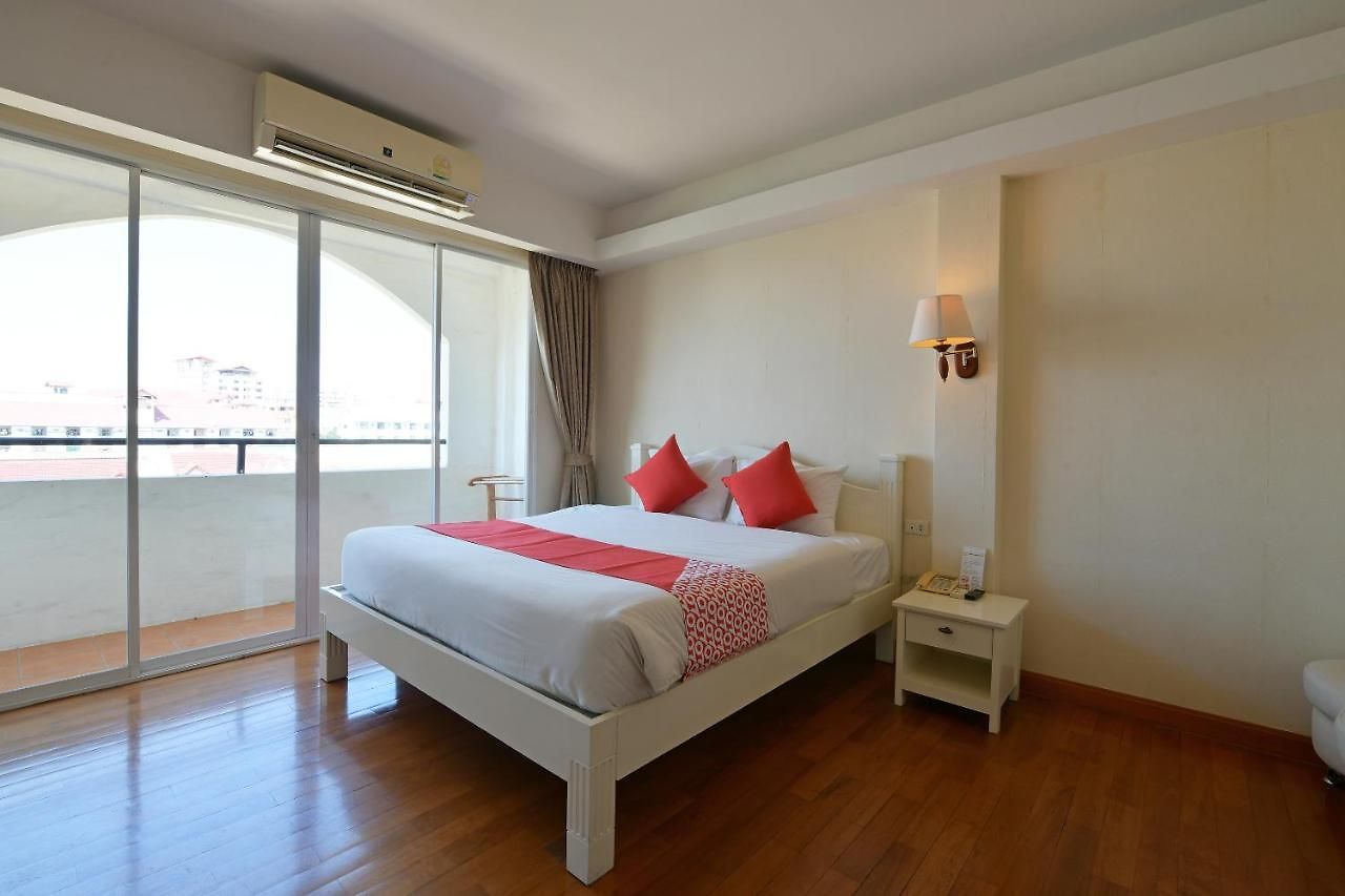 โรงแรม Oyo 109 Ozone Prime 4*