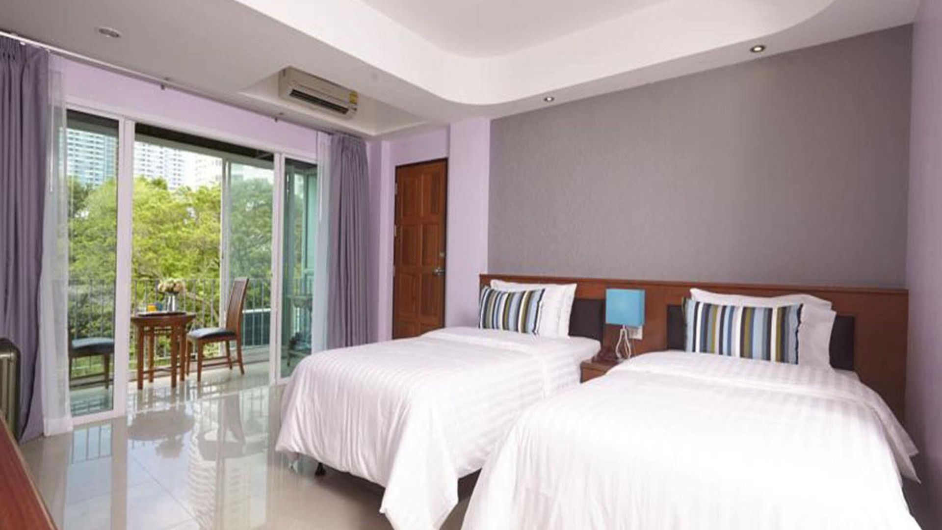 Kp Seaview Jomtien โรงแรม 3*