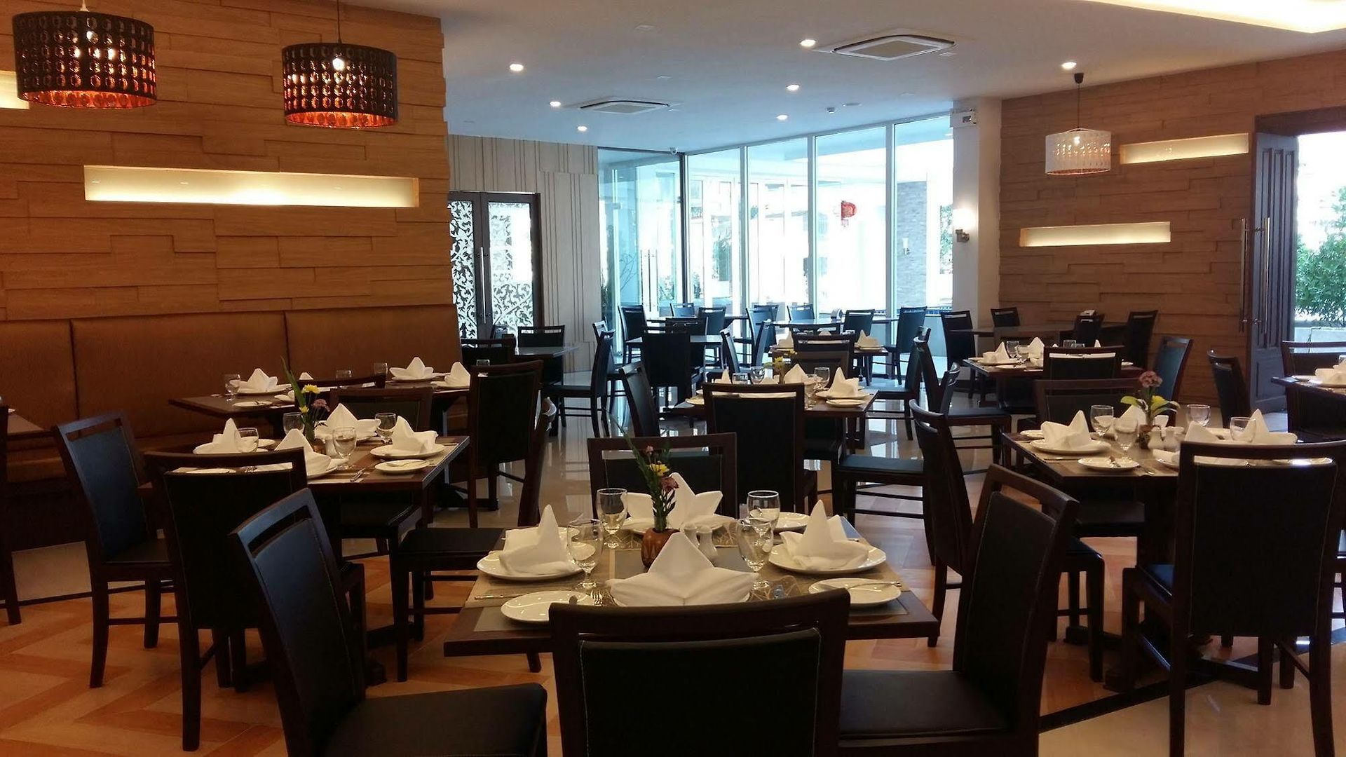 โรงแรม Vareena Palace 5*
