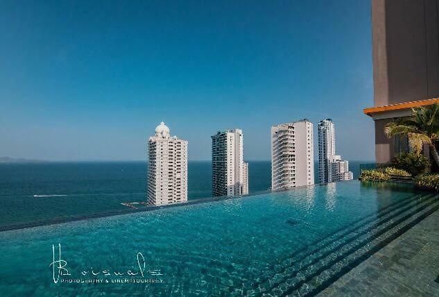 Sky Swimming Pool Riviera Pattaya