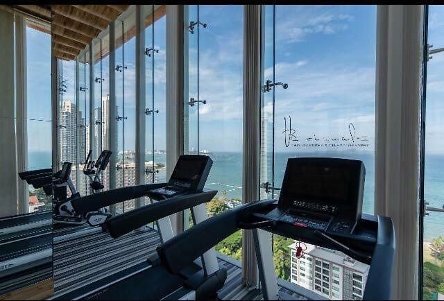 Sky Swimming Pool Riviera อพาร์ตโฮเทล