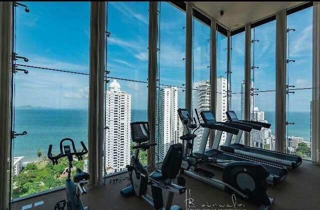 อพาร์ตโฮเทล Sky Swimming Pool Riviera Pattaya
