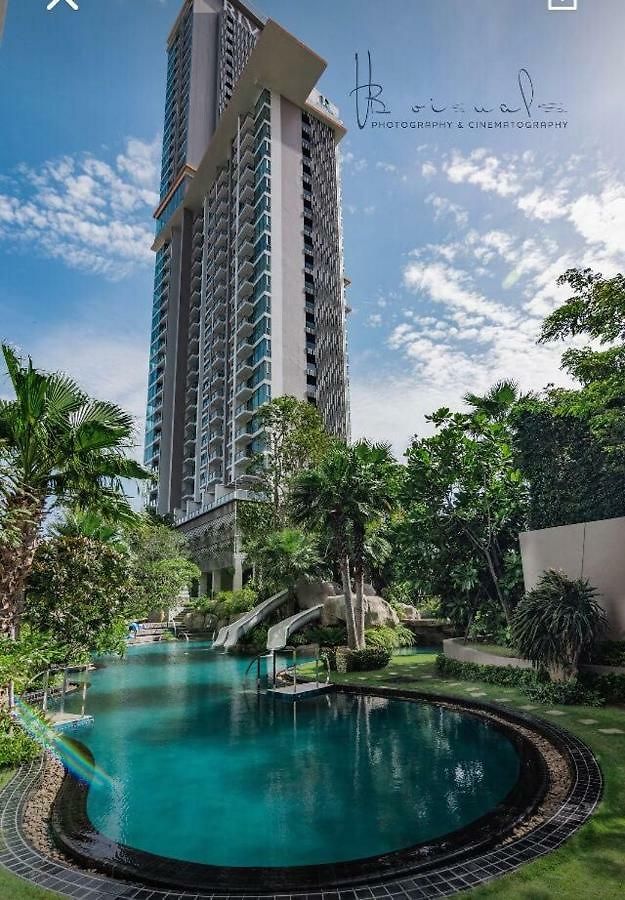 Sky Swimming Pool Riviera Aparthotel Pattaya