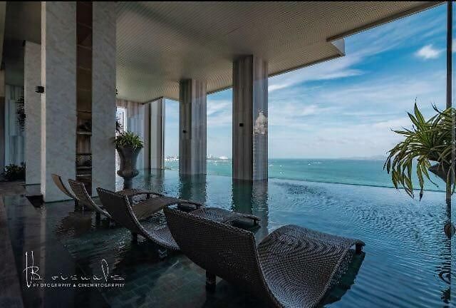 อพาร์ตโฮเทล Sky Swimming Pool Riviera Pattaya