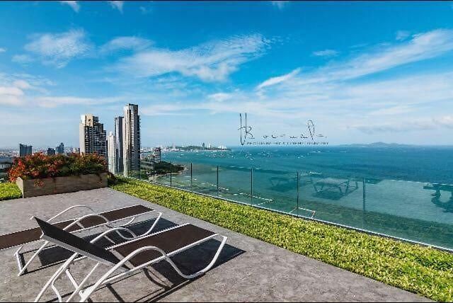 Sky Swimming Pool Riviera * Pattaya