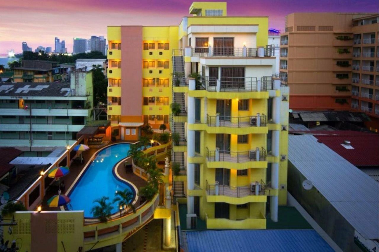 โรงแรมอีสท์ตินี่ โรงแรม